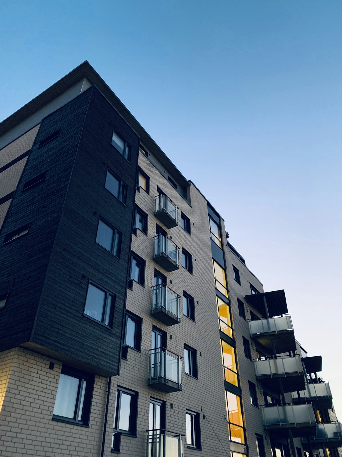Airbnb vs Purpose-Built Trade Accommodation for Crews